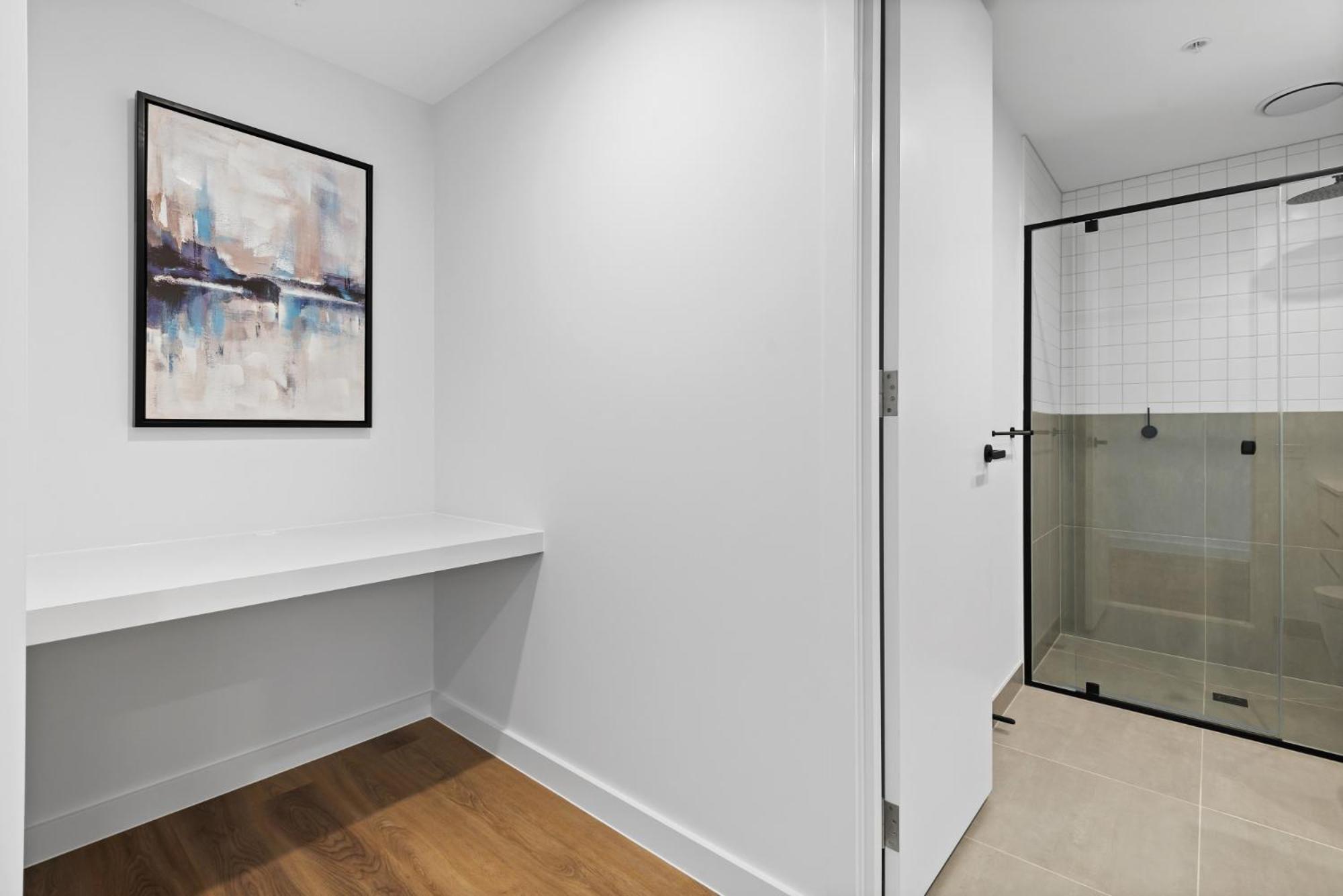 Modern Apartment On Burgundy Precinct & Parklands Мелбърн Екстериор снимка